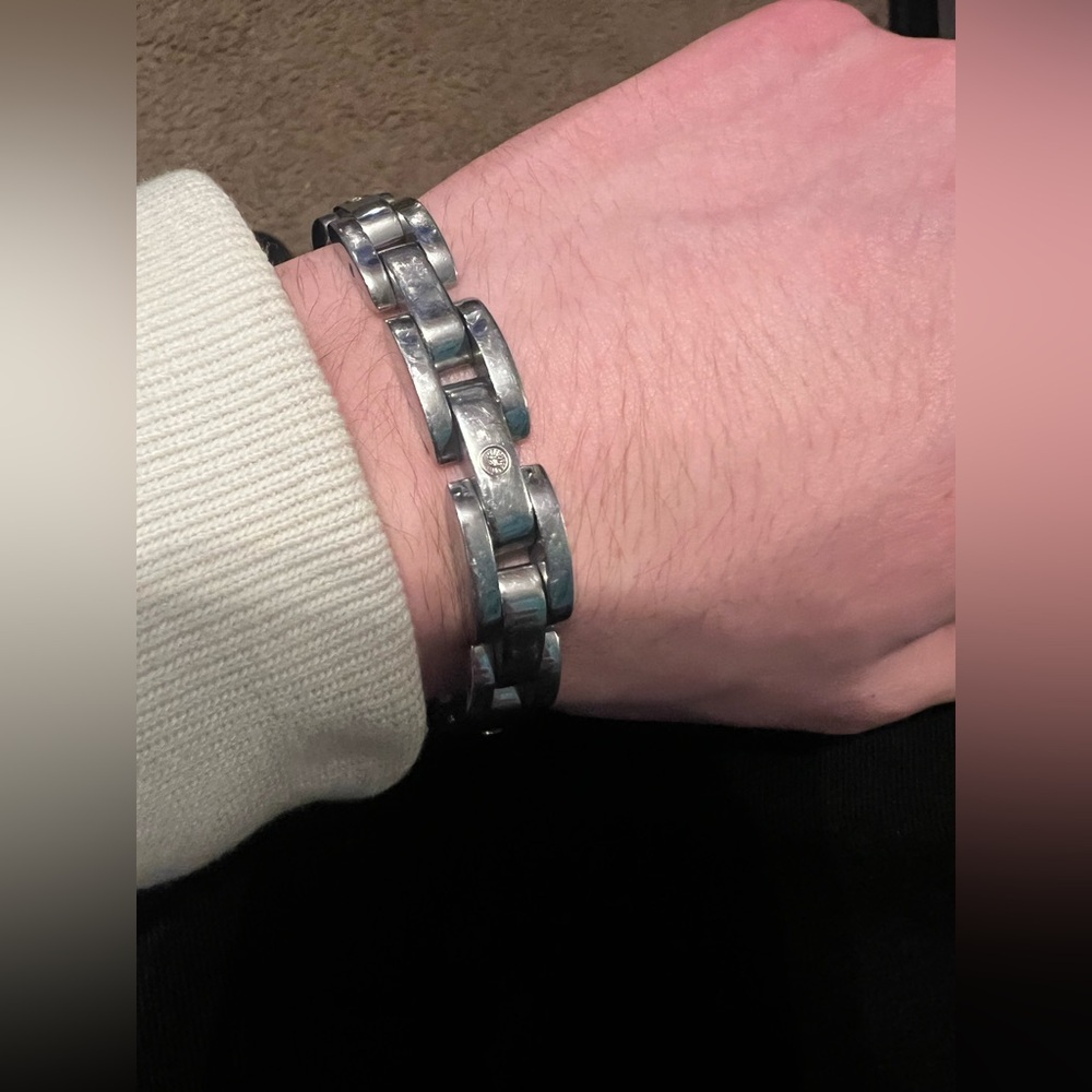 Silver Rectangular Watch With Hinged Design - image 3